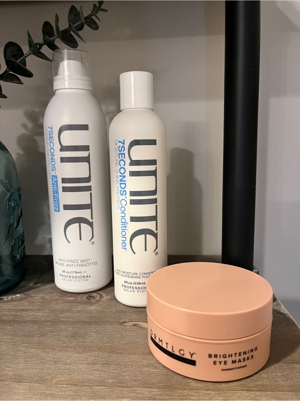 Unite 7 Seconds Anti-Frizz Mist, Conditioner & Drmtlgy Brightening Eye Masks